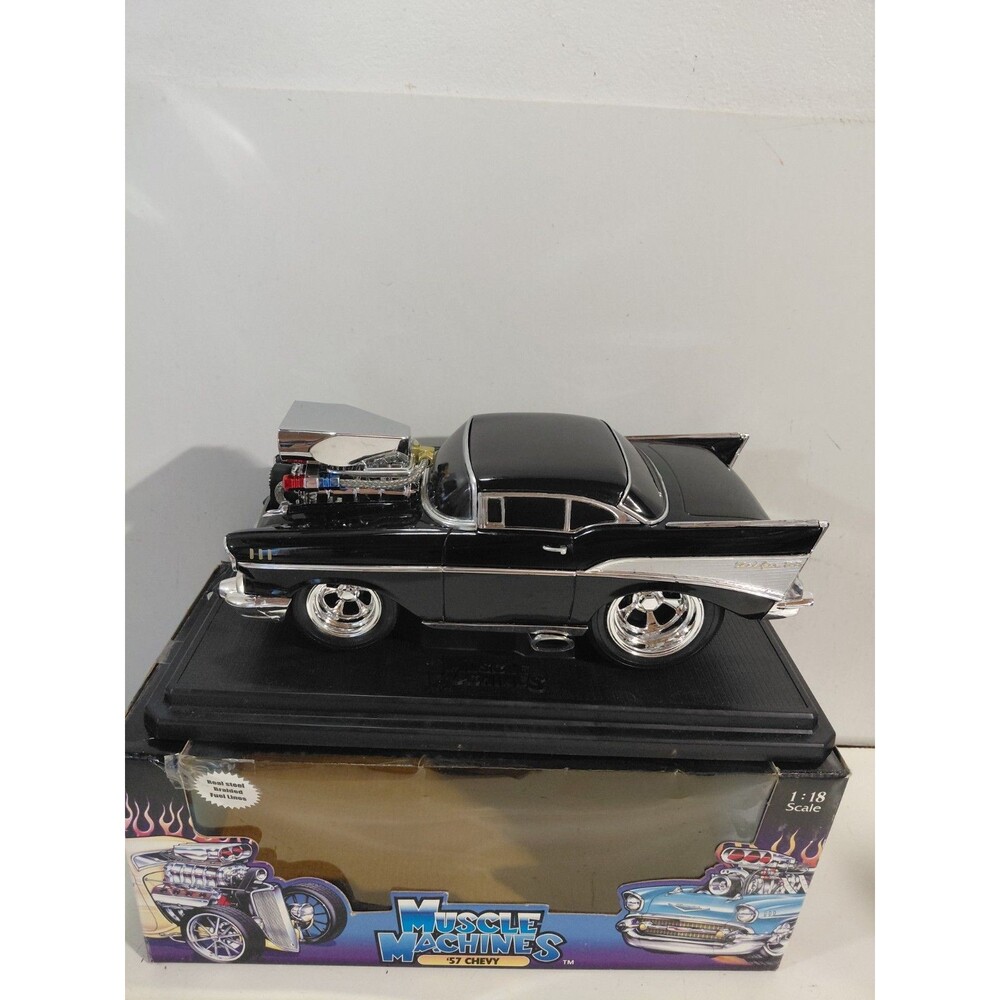 Muscle Machines 61183 1:18 Diecast 1957 Chevrolet Bel Air Hot Rod Car w/box